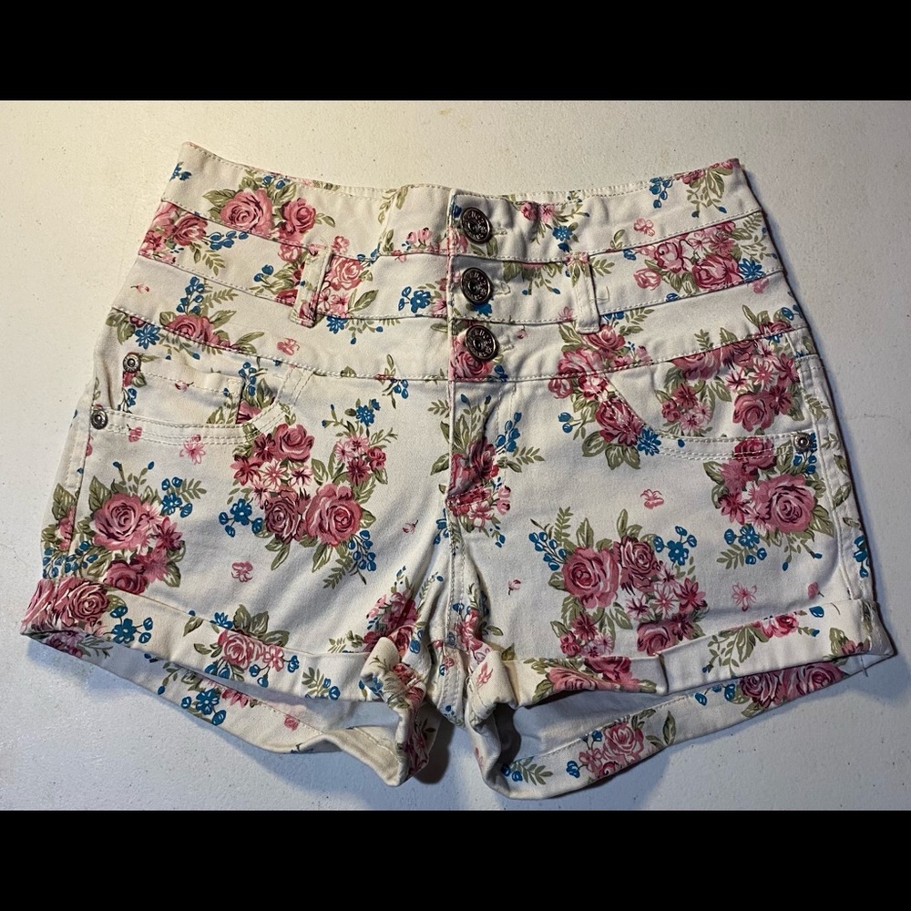 Shorts - Picture 2 of 3